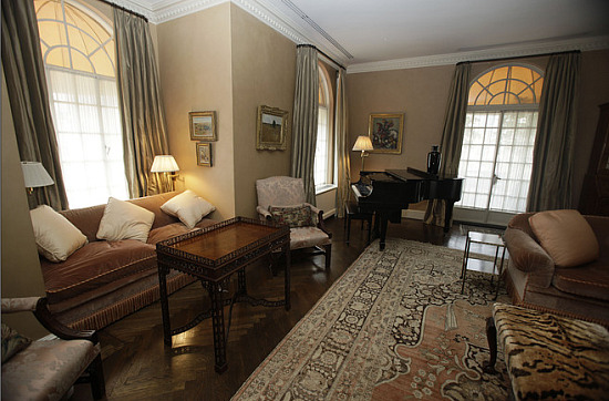 Madoff's Apartment: The Difference That Photos Make: Figure 1