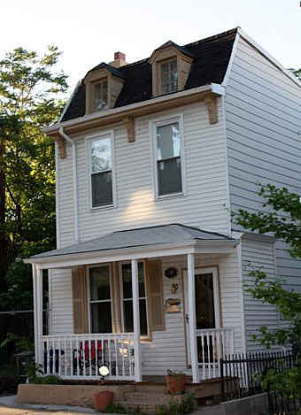 The Weekly Foreclosure: A Two-Bedroom House Near Rosedale: Figure 1
