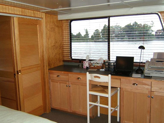 Unique Spaces: The Live-Aboards of Gangplank Marina: Figure 6