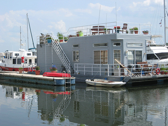 Unique Spaces: The Live-Aboards of Gangplank Marina: Figure 1