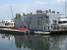 http://dc.urbanturf.production.logicbrush.com/articles/blog/unique_spaces_the_live_aboards_of_gangplank_marina/2154