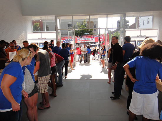 First Look: The Apple Store in Georgetown: Figure 3