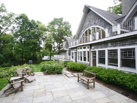 Friday Eye Candy: 8,000 Square Feet in Forest Hills