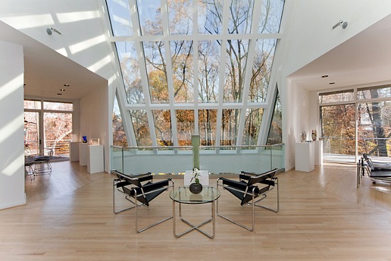 This Week's Find: The Glass House in Forest Hills: Figure 1