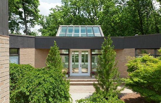 This Week's Find: The Glass House in Forest Hills: Figure 4