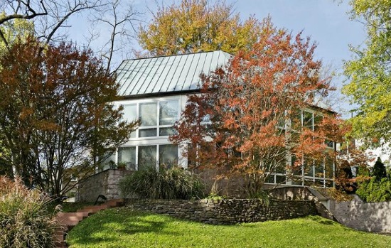 This Week's Find: A Glass House in Arlington: Figure 1