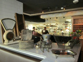 Neighborhood Eats: A New Hank's Oyster Bar, Shaw's Tavern is Back