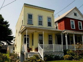 Best New Listings: A Capitol Hill Favorite, A Lot of Exposed Brick and A Fancy Tub