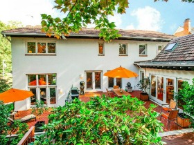 Best New Listings: HGTV Fame and Spanish Inspiration