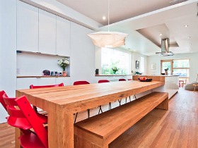 Airbnb Founder Proposes Tax, Neighbor Hotline