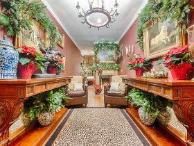 DC's Narrowest House Gets Dressed Up For Christmas