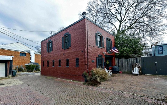 This Week's Find: A Former Carriage House on the Hill: Figure 1