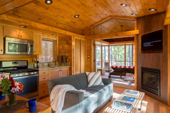 This 400 Square-Foot Mobile Cabin Looks at Home in the Woods: Figure 3