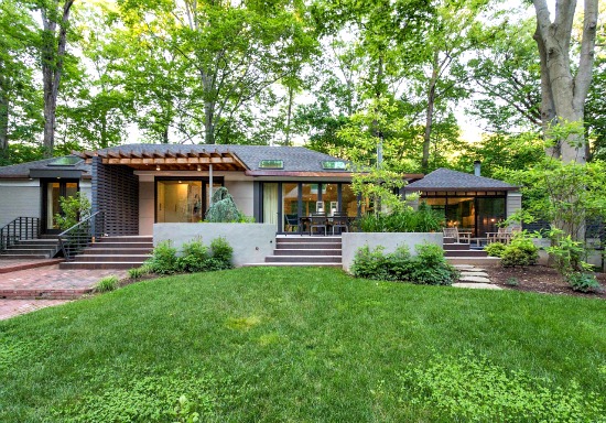 This Week's Find: A Treehouse in Forest Hills: Figure 8