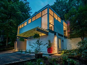 Best New Listings: Bungalows, Bedrooms and Ferris Bueller
