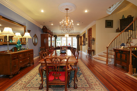 This Week's Find: A 5,400 Square Foot Bed and Breakfast on the Hill: Figure 9