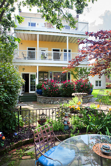 This Week's Find: A 5,400 Square Foot Bed and Breakfast on the Hill: Figure 2