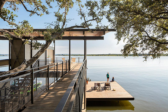 A Blue Lake Retreat Built into a Texas Hillside: Figure 2