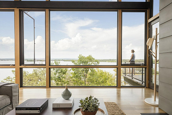 A Blue Lake Retreat Built into a Texas Hillside: Figure 8