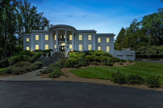 White House Replica in McLean Fails to Sell at Auction: Figure 1