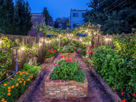 Best New Listings: A Beautiful Garden in Shaw; A New House in an Old Town