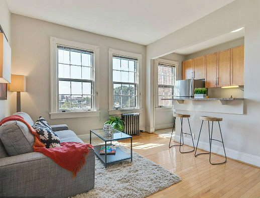 Under Contract: A Week on the Hill; Four Days in Kalorama