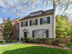 The 8 DC Neighborhoods Where You Paid Above Asking in 2017