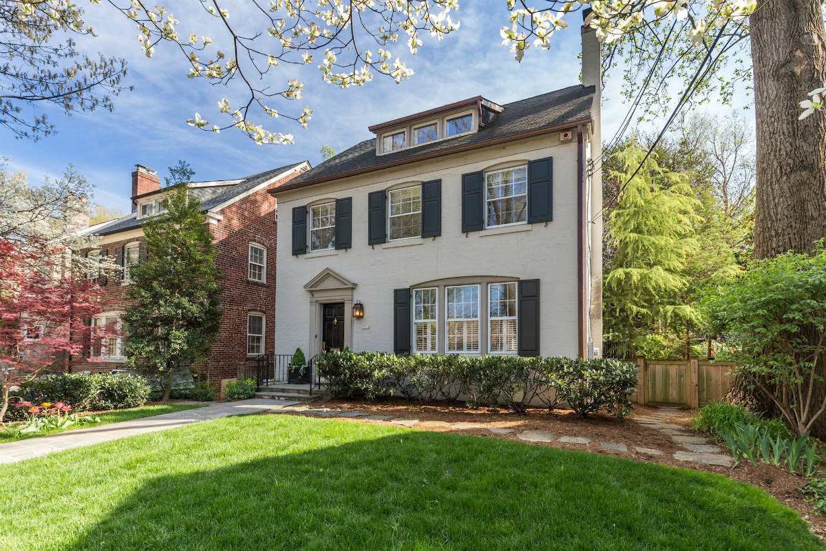 The 8 DC Neighborhoods Where You Paid Above Asking in 2017