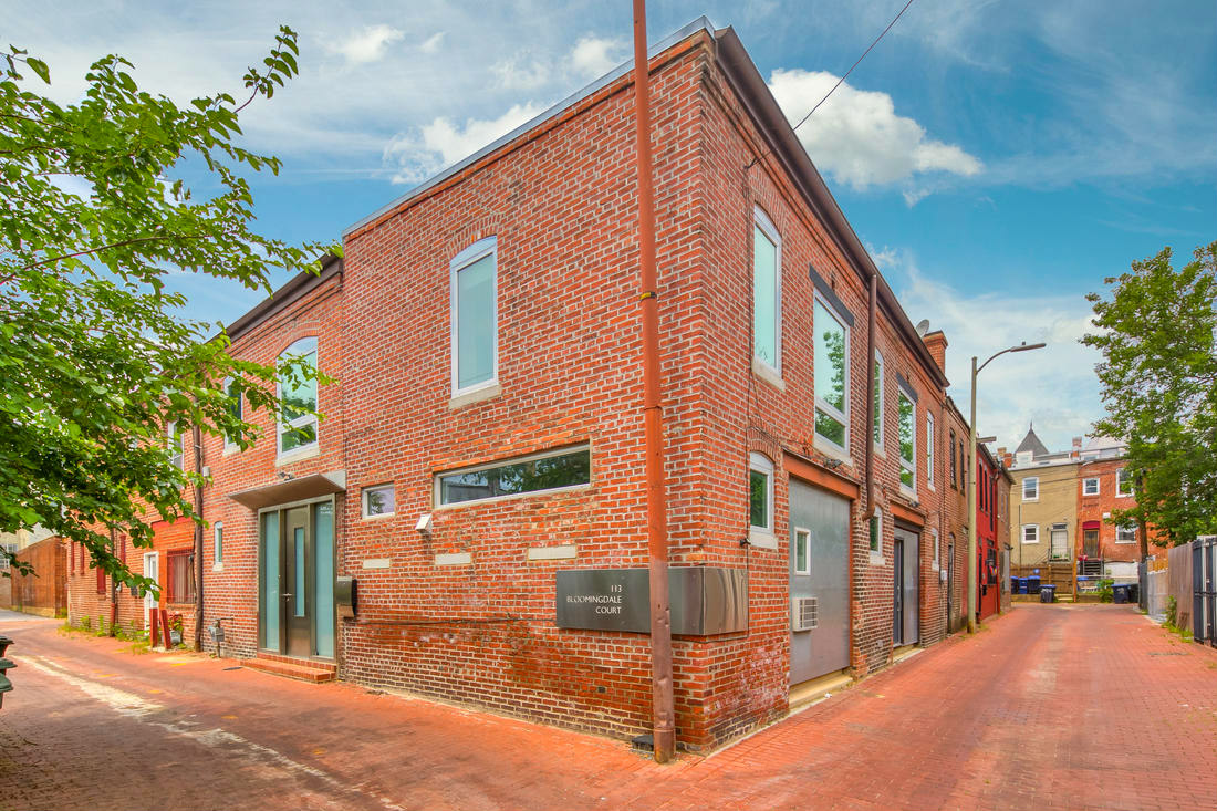 This Week's Find: Hidden in Bloomingdale, Two Carriage Houses Became One: Figure 2