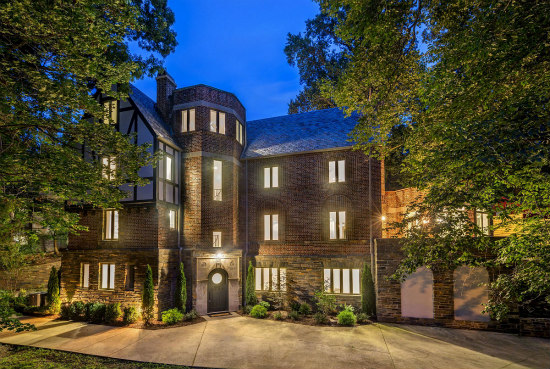 Under Contract: Five Days for Mod in Mount Rainier to Three Weeks for a Tudor in Colonial Village: Figure 3