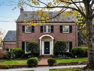 9 Offers, $400,000 Above Asking: The Wakefield Premium