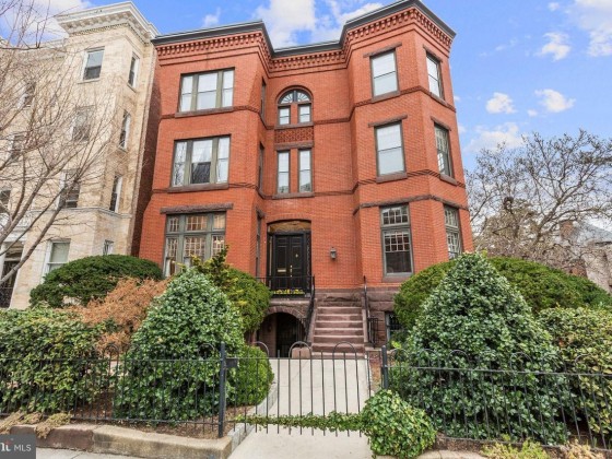 The Difference a Quadrant Makes: Folding the Map in the District