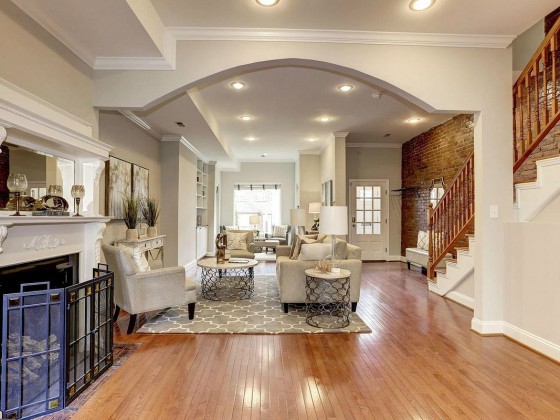 Best New Listings: A Cute Cottage Between the Creeks, a Classic Rowhouse in Crestwood