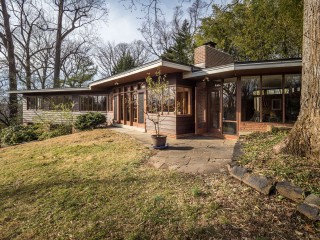 Above Asking: The Five-Figure Premium for Original Wood and Abundant Windows