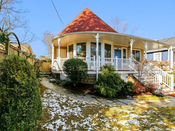 Best New Listings: Bonus Rooms, Sunrooms, and Outdoor Space