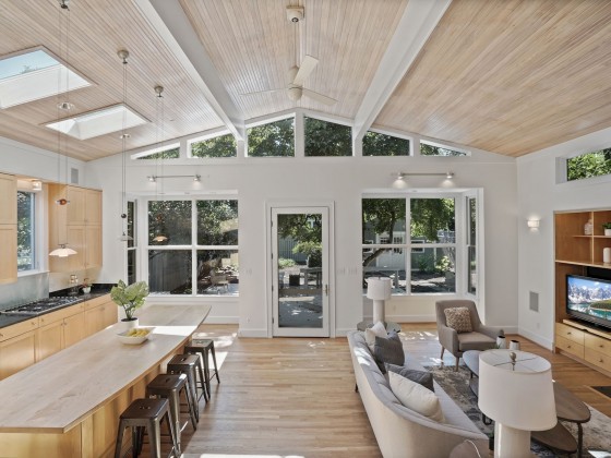 Best New Listings: A House with a Treehouse and a House with a Cottage