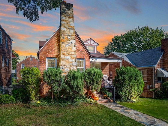 Best New Listings: Balconies, Bays, Bricks, and Bonus Space