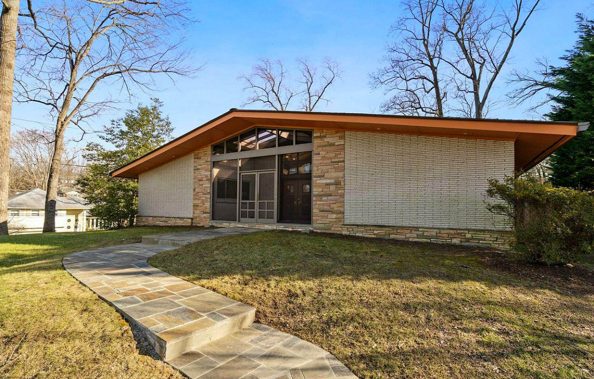 This Week’s Find: A Mid-Century Modern Ranch on the DC Border