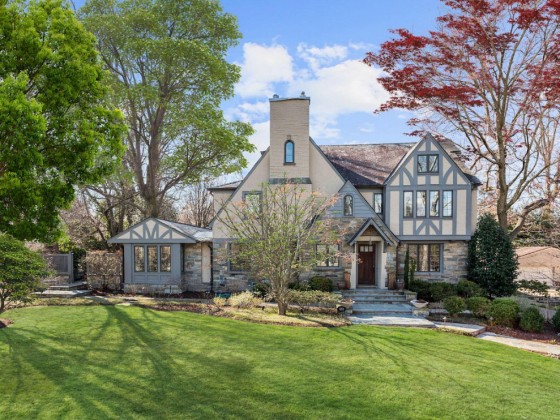 Big Houses Moving Quickly: The Spring Valley Market, By the Numbers