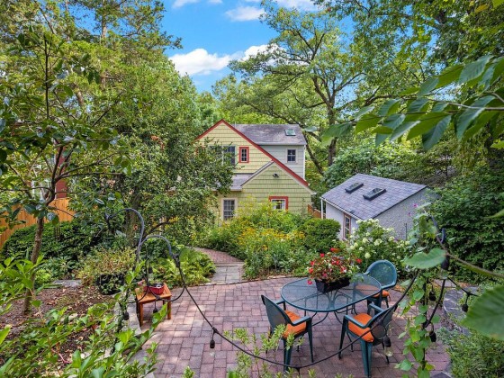 1 in 4 Home Sellers Received Four or More Offers: The U.S. Home Sales Market in 2021