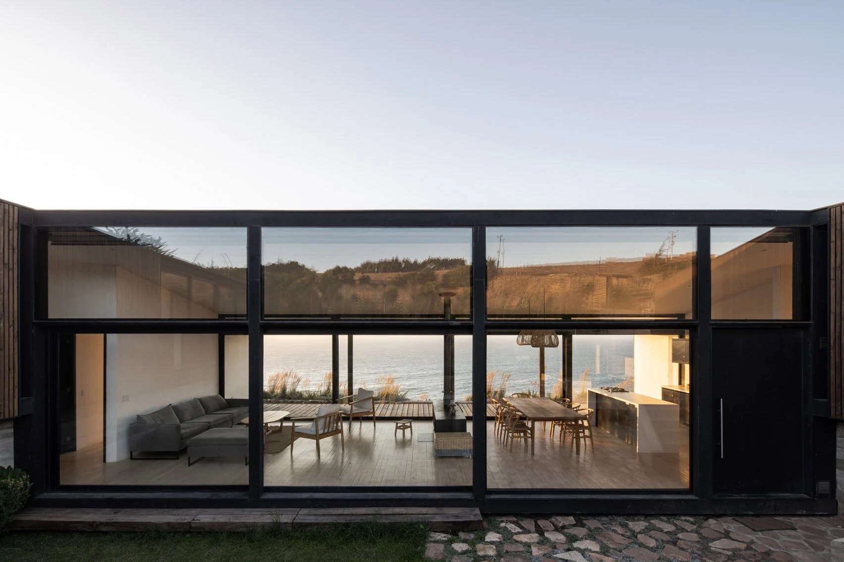 erre-arquitectos-casa-ferran-chile-architecture_dezeen_2364_col_4-1704x1136 copy.jpg