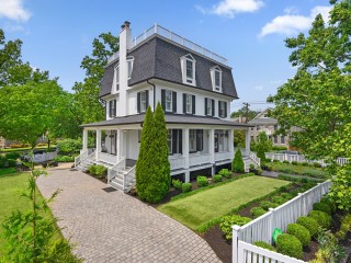 Now Selling: A 16th Street Heights Victorian on an Island of Its Own