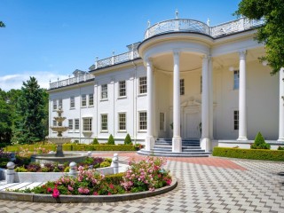 A White House Replica in California Lists For $39 Million