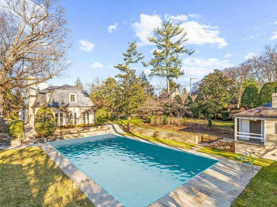 A Look at Diane Feinstein's DC Home