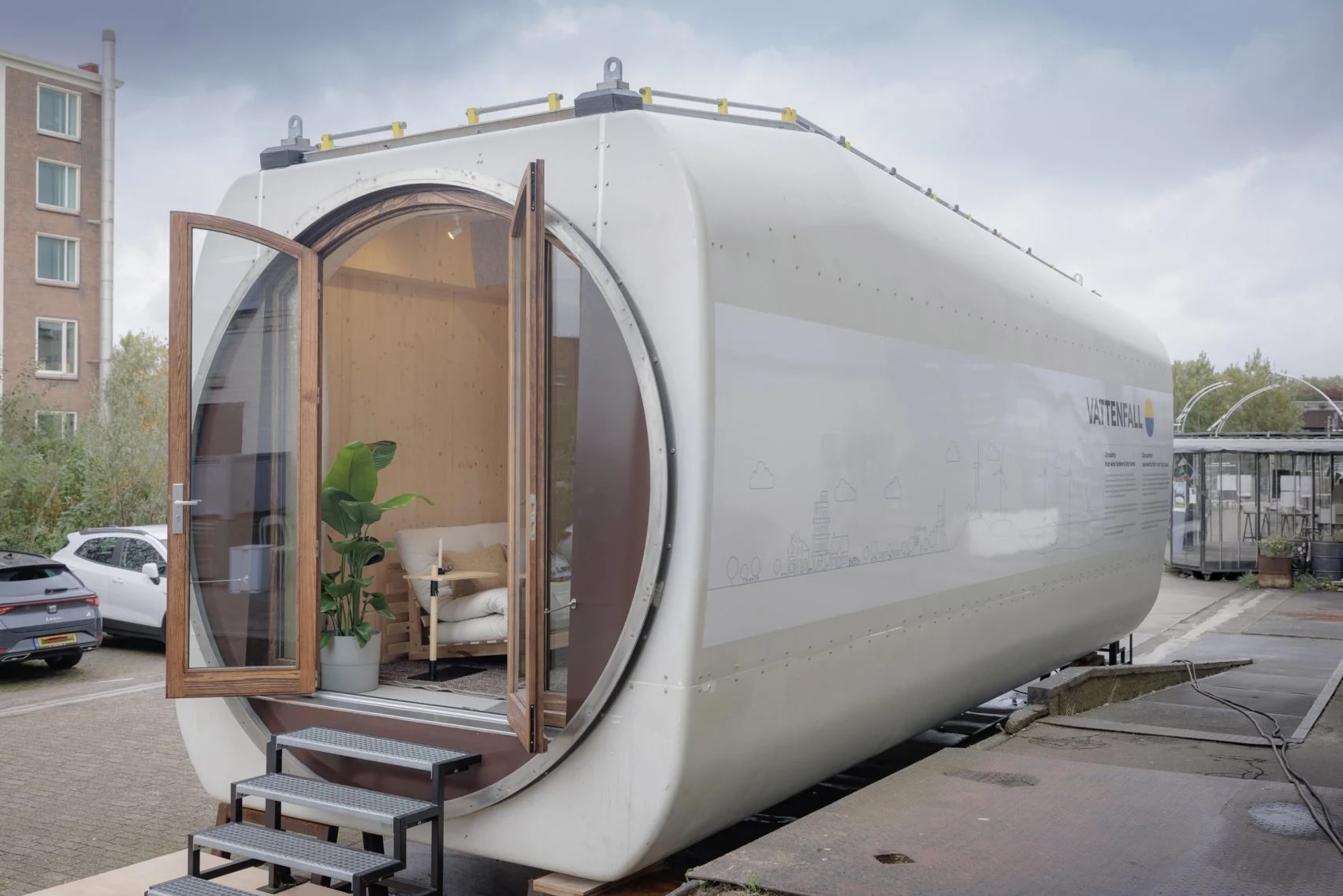 blade-made-tiny-house_dezeen_2364_col_1-1704x1137 copy.jpg