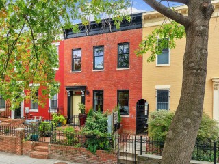 As Some Hold Off On Big Purchases Due To Shutdown, Many Are Undeterred