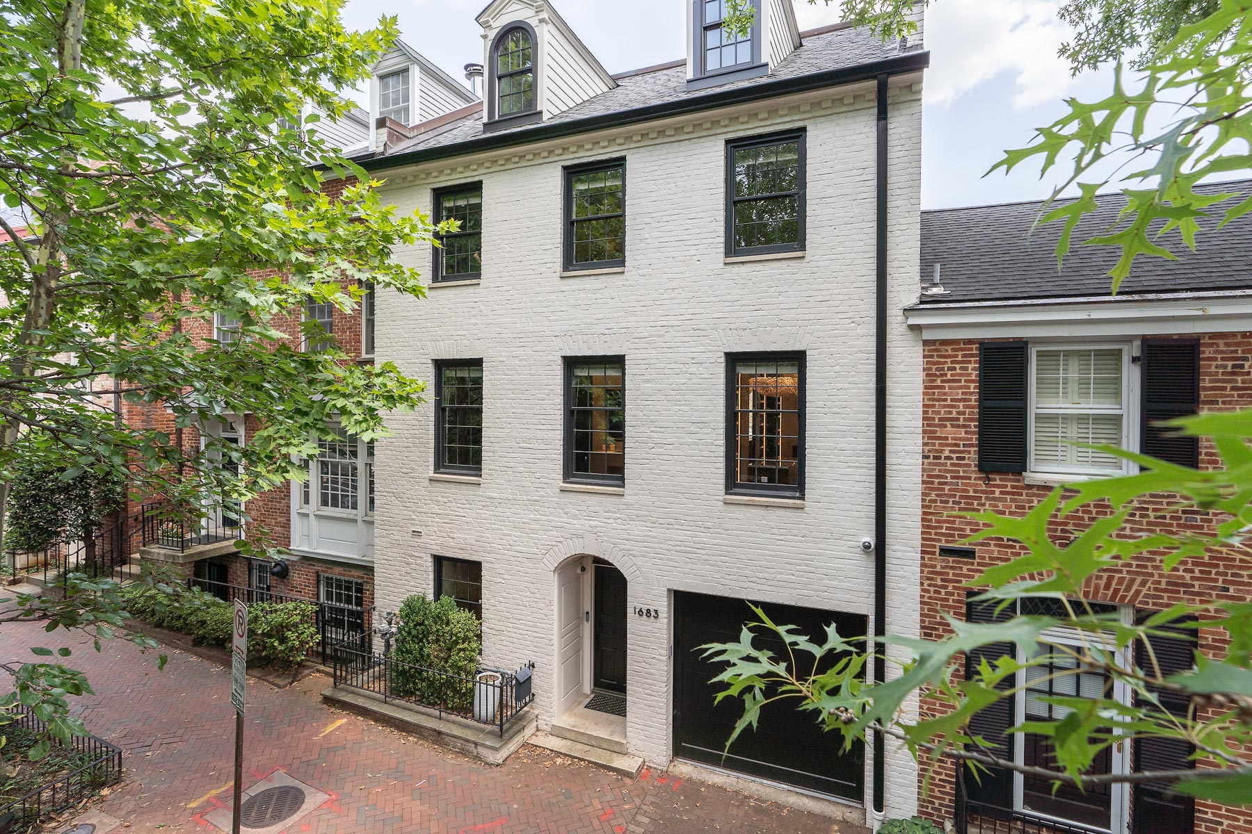 1683 34th St NW&ndash;WEB-007.jpg