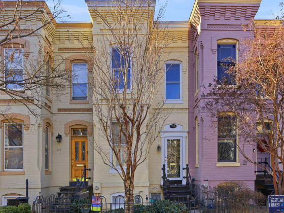 More Than Half of DC-Area Homes Still Selling With Multiple Offers