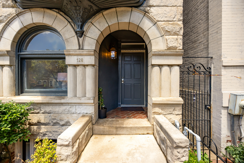 128 D St SE-0004.jpg