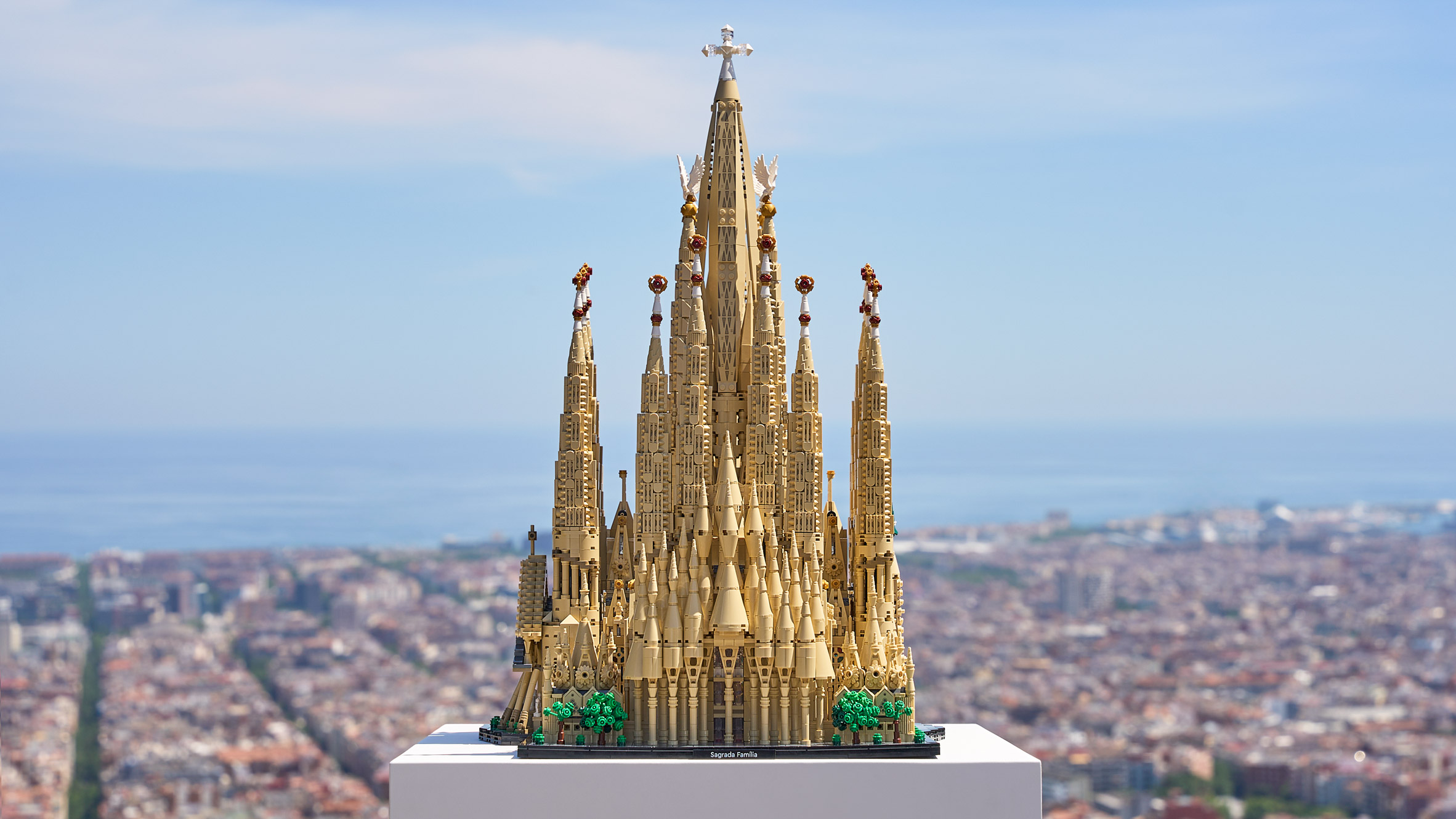 lego-sagrada-familia-antoni-gaudi-largest-set-revealed-official_dezeen_2364_col_24.jpg